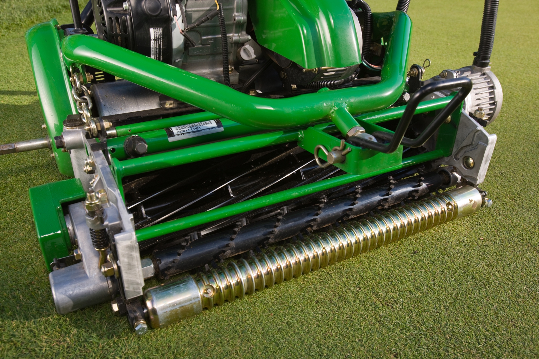 John Deere greens mower with QA cutting unit