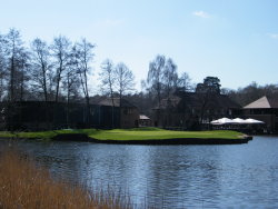The impressive peninsular 18th green at Silvermere, remodelled by Howard Swan at the course he originally designed in the 'seventies. 