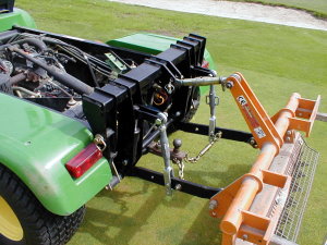 Fitted to the John Deere ProGator, the linkage kit now being produced and sold by Turfmech enables suitable compact tractor attachments to be mounted and operated at the rear of the vehicle, extending the year-round versatility of an already very capable workhorse. A similar linkage kit is offered by Turfmech for the Toro Workman HD