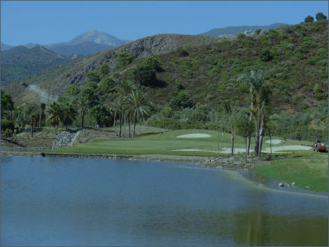 2nd hole: a daunting par 3 of 182m from the white tees