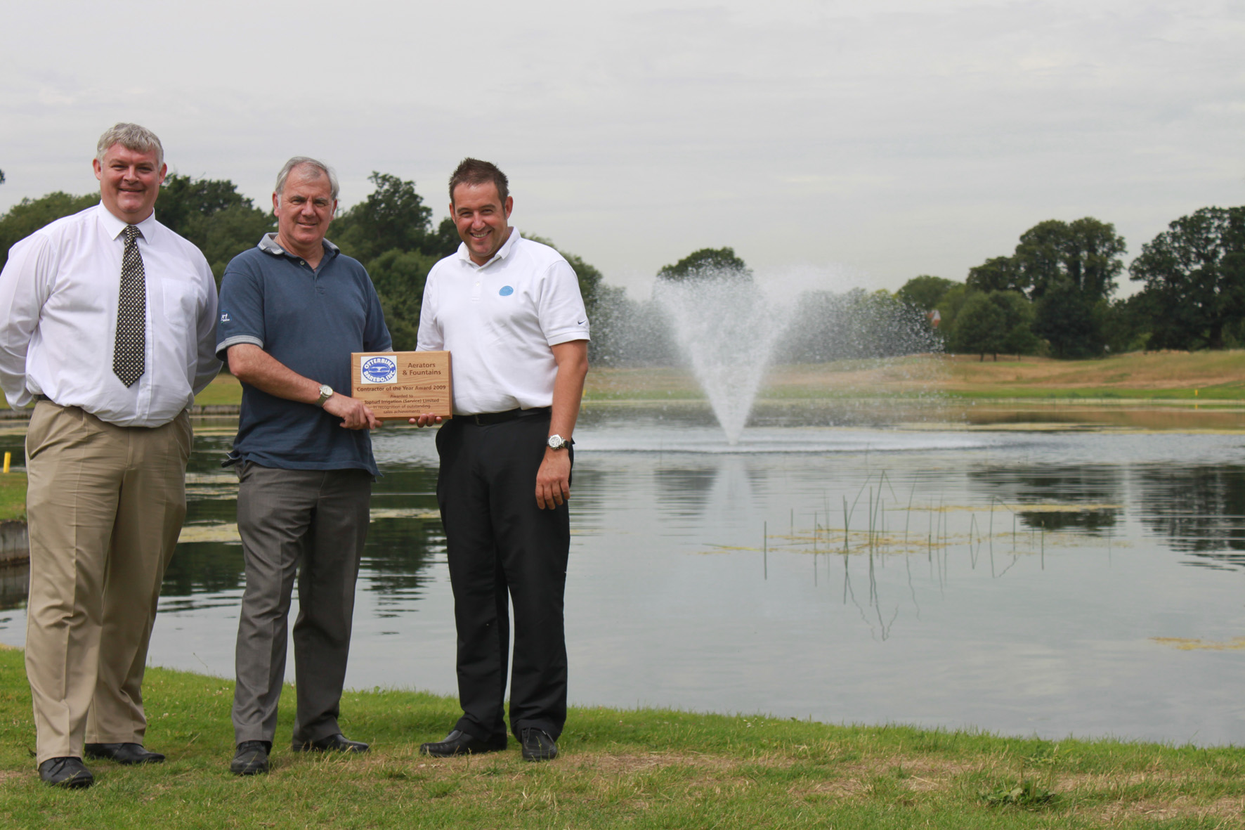 Topturf’s Colin Clark (centre) accepts the Contractor of the Year award from Otterbine’s Reg Varney and Lely’s Roger Lupton in a presentation held at the Buckinghamshire Golf Club, one of Topturf’s customers.