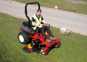 SALI's zero-turn diesel mower