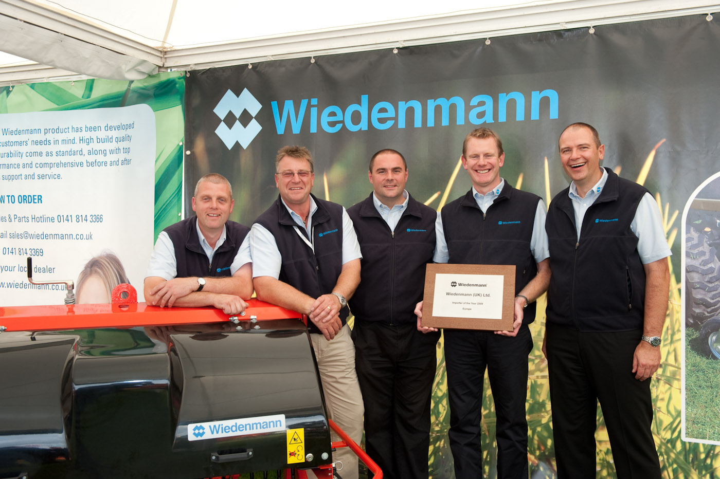 L-r: Sales Managers Paul McIldoon, Chas Ayres and Mike James; Managing Director David Rae with Jurgen Wiedenmann.