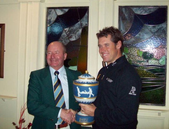 Lee Westwood presenting the trophy to Eddy Edwards