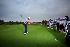 Matteo Manassero entertains 'Future Falcons' at Abu Dhabi Golf Club's famous 18th hole