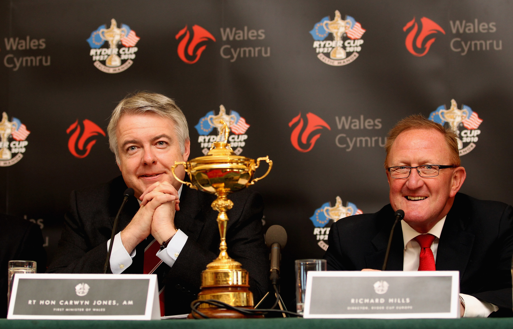The Rt Hon Carwyn Jones, AM , First Minister of Wales, and Richard Hills, Director, Ryder Cup Europe (©Getty Images)