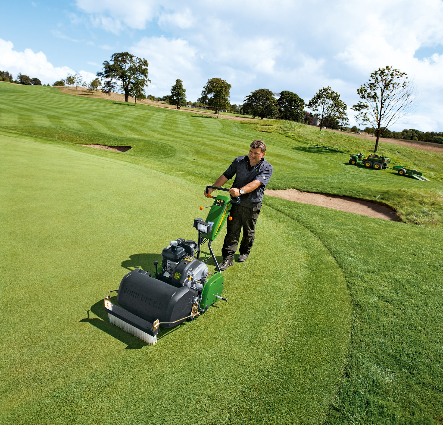 John Deere220SL greens mower