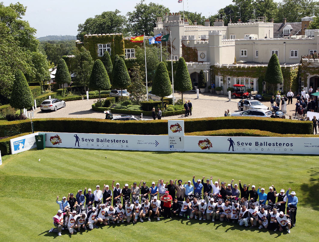 Players gather on the first tee at Wentworth Club for the Olé Seve! Invitational event, which raised £618,168 in aid of the Seve Ballesteros Foundation (©Getty Images)