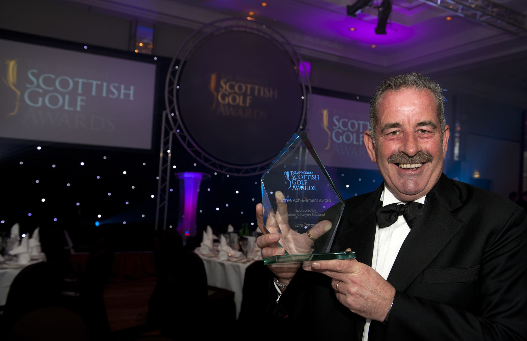 Sam Torrance with his Lifetime Achievement Award (Kenny Smith Photography)