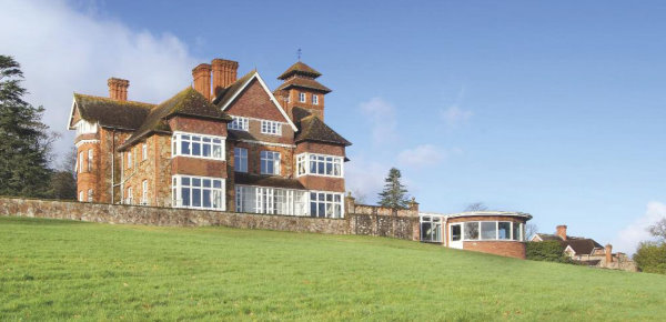 Highbullen Hotel & Country Club