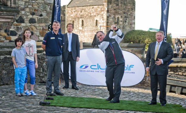 Rt Hon Alex Salmond MSP, Scotland’s First Minister tees off at Edinburgh Castle watched by children from ClubGolf, Paul Lawrie, George O’Grady, Chief Executive The European Tour, and Martin Gilbert, Aberdeen Asset Management Chief Executive.