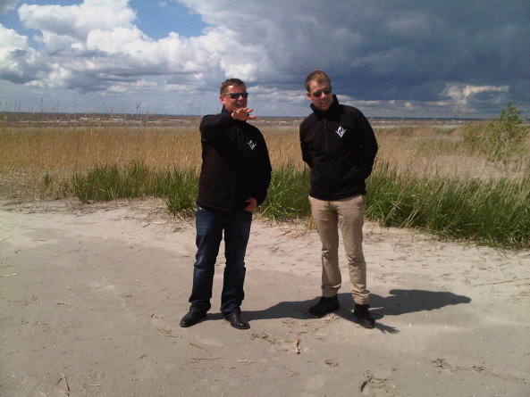Managing Director David Nelson (left) and Project Manager Kai Hulkkonen on the Pärny Bay site