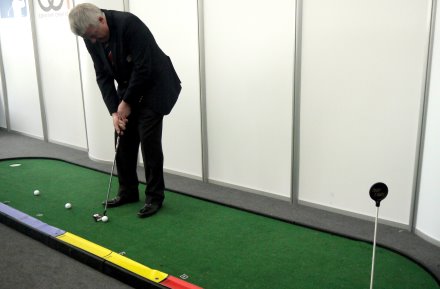 First Minister Carwyn Jones tries the Golf Skills Cymru Challenge 