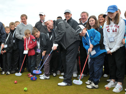 First Minister Alex Salmond launches ClubGolf’s Ambassador programme during the junior putting challenge at Castle Stuart GC
