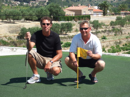 Paul Webb Llano, Managing Director of Huxley Golf Spain (left) and Paul Chester, Sales Manager of Huxley Golf