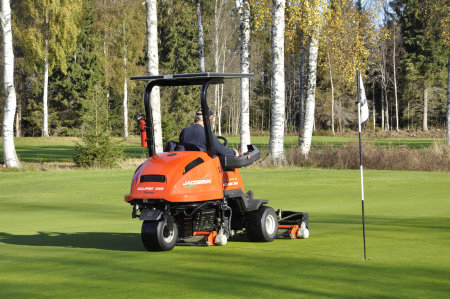 The Jacobsen Eclipse322 with SunDrive solar panel at Timrå Golfklubb in Sweden