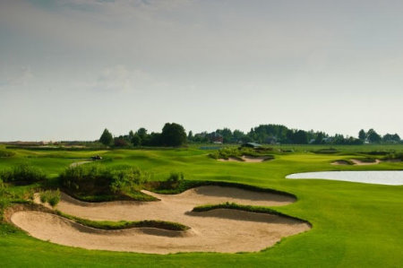 8th hole at PGA National Russia (photo courtesy of Jeremy Slessor, European Golf Design)