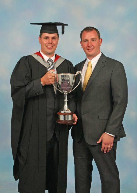 Jon Oostendorp with David Timms of award sponsor, Ransomes Jacobsen