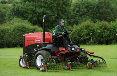 A Toro mower at work on a soggy July day at Tadmarton Heath Golf Club – precisely the sort of cutting conditions that have left machines in dire need of winter servicing, according to Toro parts manager Phil Bowen.