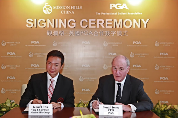 Tenniel Chu, vice chairman of the Mission Hills Group (left) and PGA chief executive Sandy Jones (right)