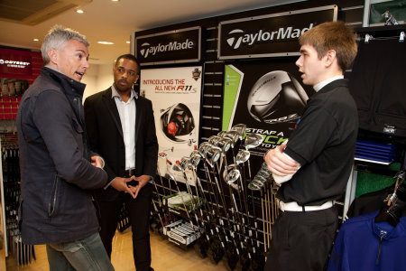 Olympic athlete and comentator Jonathan Edwards visits the golf department