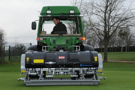 Course manager at Ombersley GC Andrew Halfpenny gets to grips with his limited edition Terra Spike GXi8 HD. The uniquely painted platinum aerator helped Wiedenmann UK raise over £20,000 for charity last winter