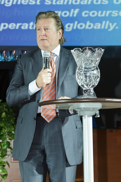 Dana Garmany accepts the 'Lifetime Achievement Award' at the 2012 KPMG Golf Business Forum