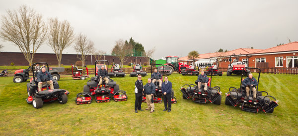 Course manager Phillip Benn, front centre, shakes hands with Lely’s Larry Pearman, with Phil Beeny from John Shaw Machinery to his right. The greenkeeping team look on.