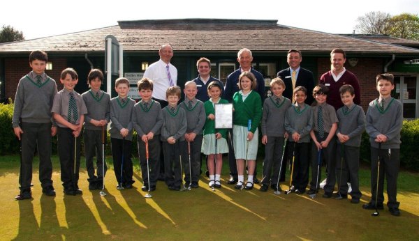 Community engagement in action at Hoebridge Golf Centre as the only GEO Certified™ public pay-and-play facility in the UK welcomes pupils from St Andrews School, Woking, for free golf tuition