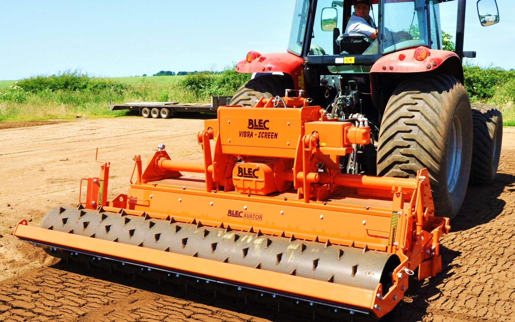 BLEC's new Blecavator Vibra-Screen Stoneburier with vibrating soil screener 