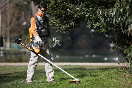 Pellenc have launched a new model – the Excelion 2000 ‘cow-horn’ handle professional brushcutter, sold exclusively in the UK by Etesia UK