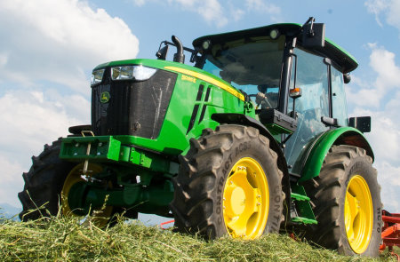 New John Deere 5095E tractor