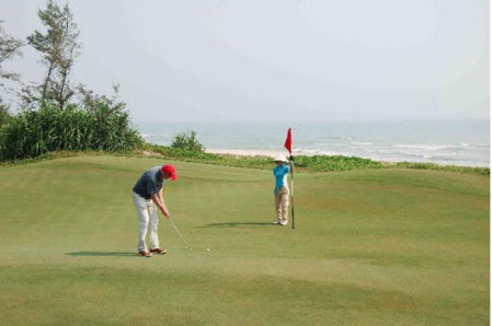 Putting on Danang Golf Club's 16th hole beside the East Sea