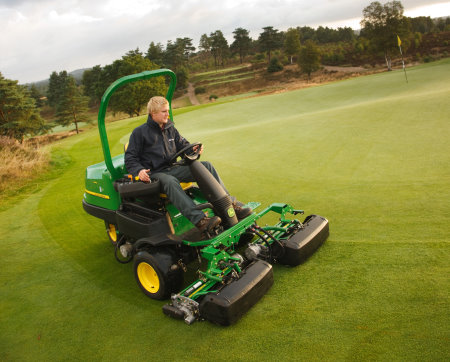 John Deere 2500E greens mopwer