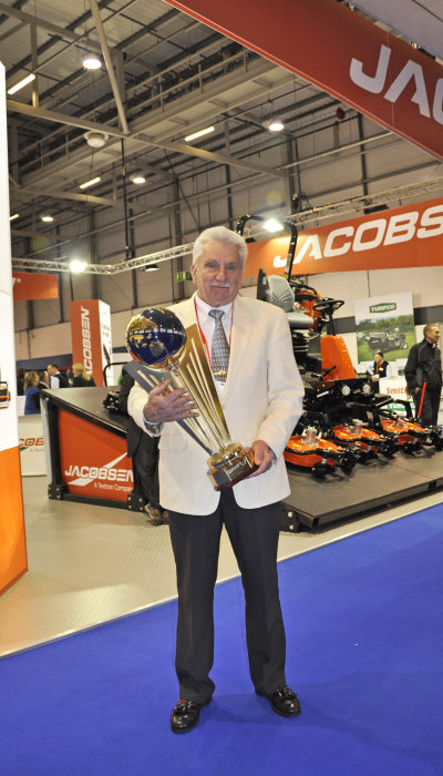 Tom Hurst with the Edwin Budding Award 