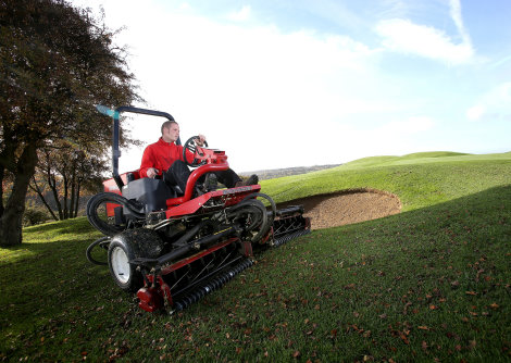 The Toro Reelmaster 3100 with Sidewinder cutting units at Hockley Golf Club
