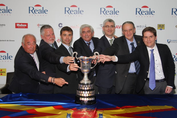 (From left to right: Angel Gallardo, Vice President of The European Tour and co-designer of PGA Catalunya Resort’s Stadium Course, venue of The 2014 Open de España, Ramón Ramos, Director of the Costa Brava Girona Tourist Board, Iván Tibau, Catalan Government’s Sports Secretary, Gonzaga Escauriaza, Presidend of the Royal Spanish Golf Federation, José Ramón López, Managing Director at Reale Seguros, Alberto Duran, President of the Catalan Golf Federation, and Miguel Girbes, Golf Director at PGA Catalunya Resort)