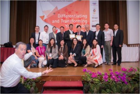 Gregg Patterson welcomes delegates from the CMAA China Chapter