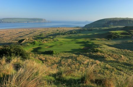The par 5, 16th hole at the St Enodoc Golf Club