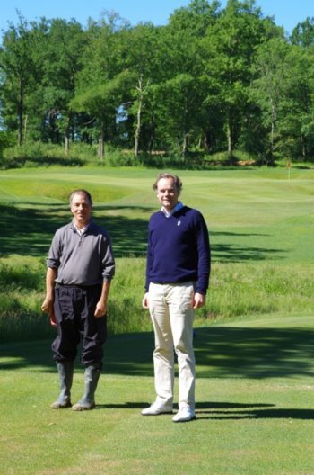 Tom Doak (left) and André Mourgue d’Algue  on #14