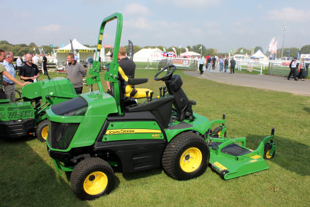 John Deere 1580 TerrainCut front rotary mower