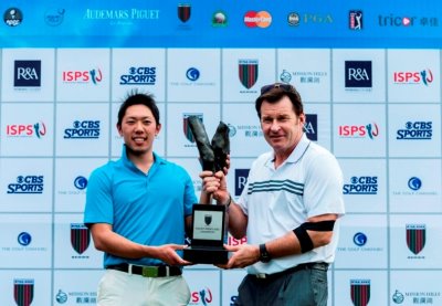 Sir Nick Faldo presents the 2013-2014 Faldo Series Asia trophy to Japan’s Mikumu Horikawa