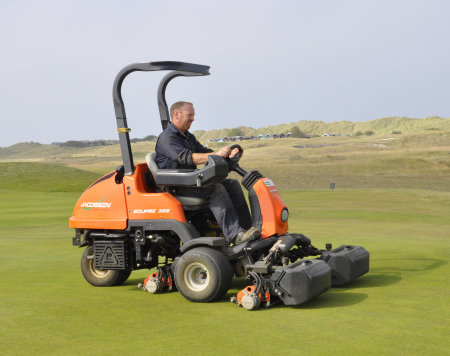 Head greenkeeper Gavin Playford with the Jacobsen Eclipse 322