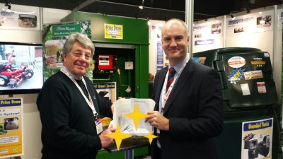 David Mears (left) and Jim Croxton draw the winner