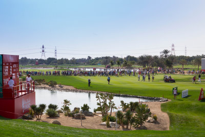 Crowds crossing 9th fairway