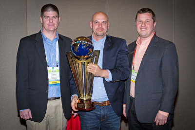 Roland McPhearson (centre) flanked by Stephen Tucker, CEO of IGCEMA (left), and Rupert Price, Sales Director of Ransomes Jacobsen (right) following the presentation of the IGCEMA Edwin Budding Award
