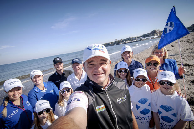 Aberdeen Asset Management global golf ambassadors Paul Lawrie (centre), Marc Warren, Pamela Pretswell and Carly Booth are joined by leading Scottish golf amateurs Ewen Ferguson and Gabrielle Macdonald, Aberdeen Asset Management Chief Executive, Martin Gilbert, and new Scottish Golf, Chair, Eleanor Cannon, as well as local youngsters from the ClubGolf programme to launch Scottish Golf on the West Sands, St Andrews