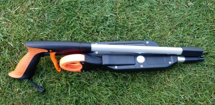 The Tee-Up Foldaway gadget by Northcroft Golf can be adjusted to be left- or right-handed