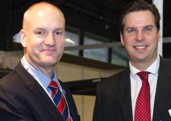  Club Car signs a contract with BIGGA to become an Education Supporter –

Jim Croxton, Chief Executive Officer of BIGGA (left) and Dennis de Roos, Utility Sales Director for Club Car in EMEA