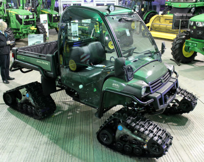John Deere XUV 855D Gator on tracks